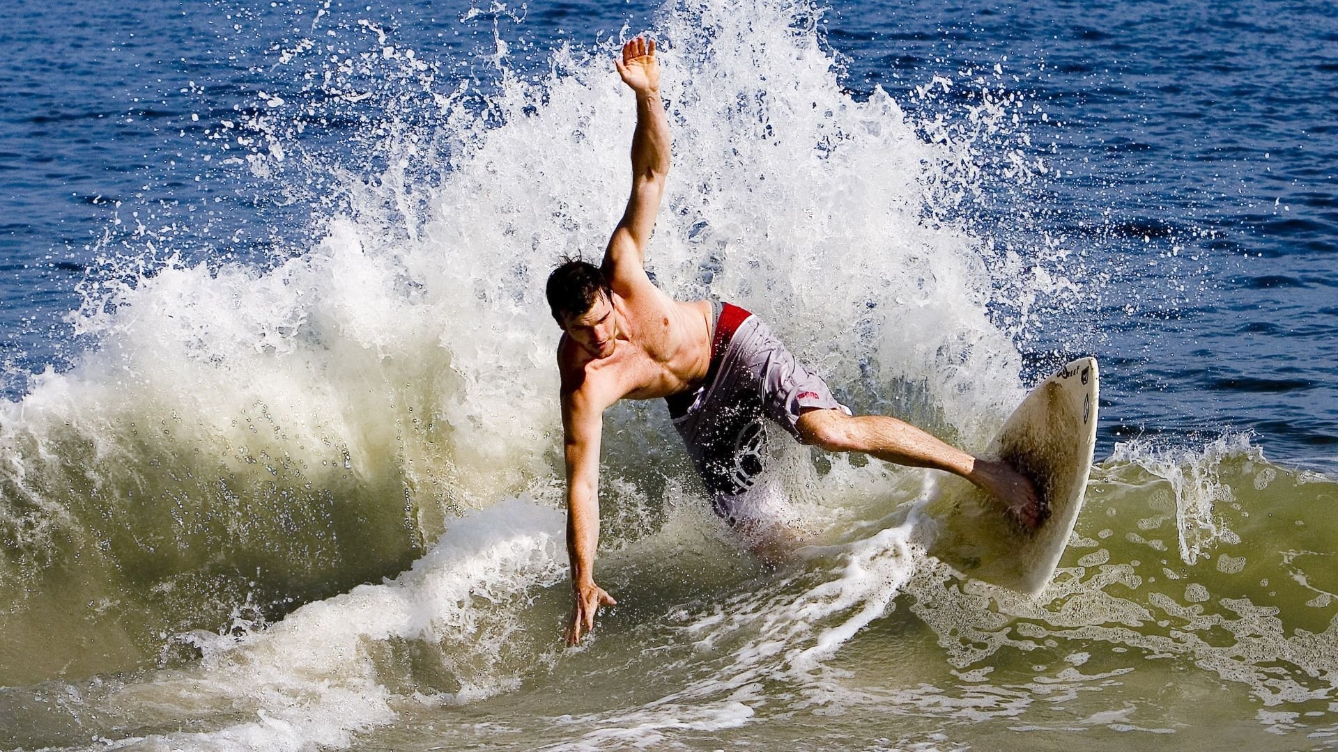 格列兹曼爆发,多特蒙德收割巴萨,当资本逻辑吞噬绿茵灵魂