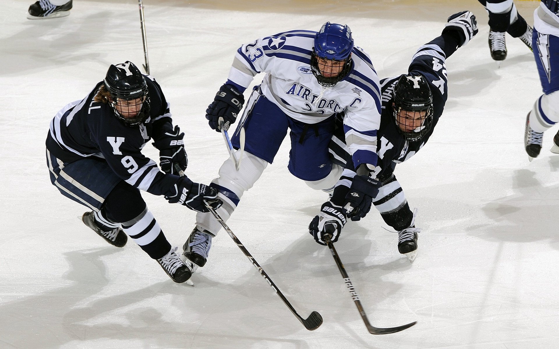 拉什福德爆发,拜仁争冠战胜出乌克兰,足球如何缝合战争撕裂的世界